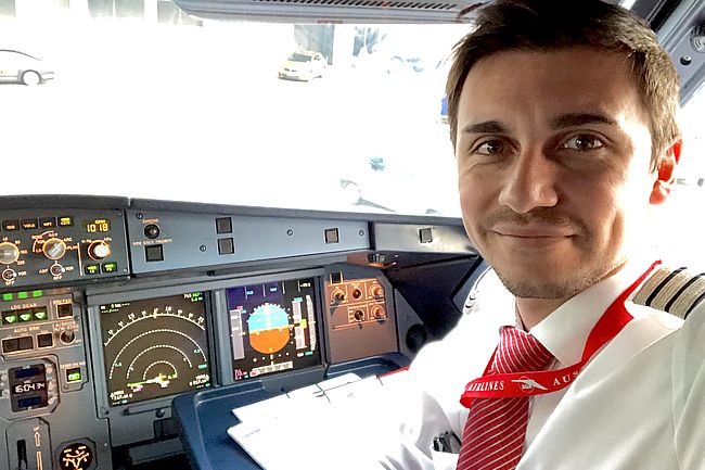ATPL Student in the A320 cockpit